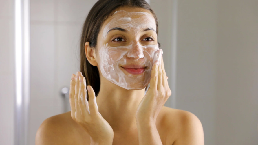 Gentle Yet Effective: Can Salicylic Acid Cleanser Work for Sensitive Skin?